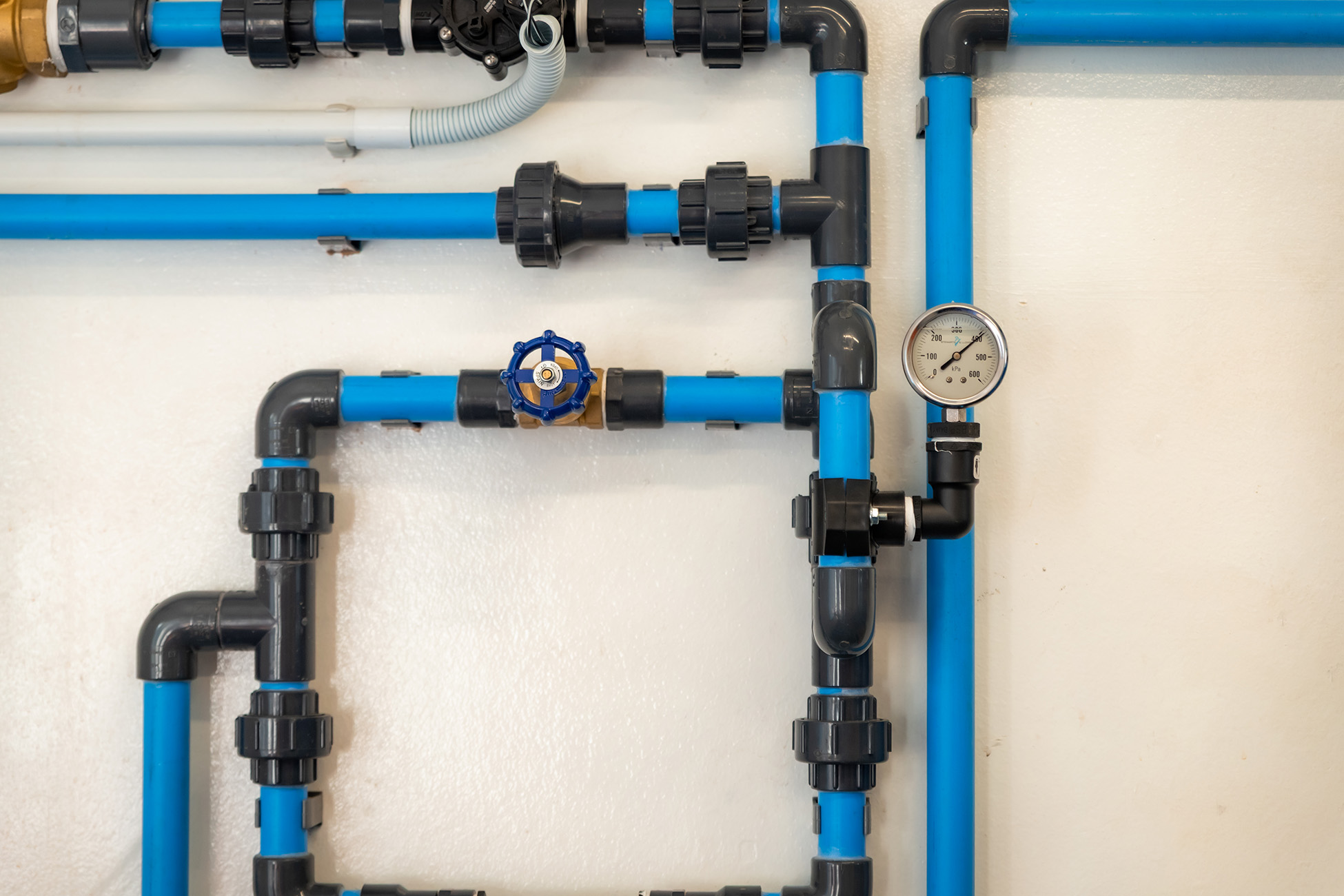Blue piping valve gauge