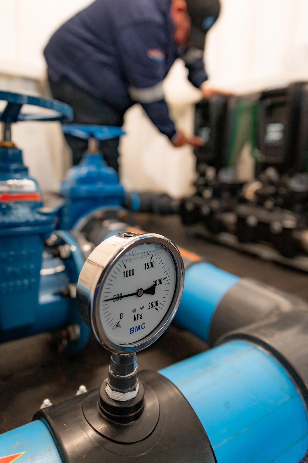 System pressure gauge closeup