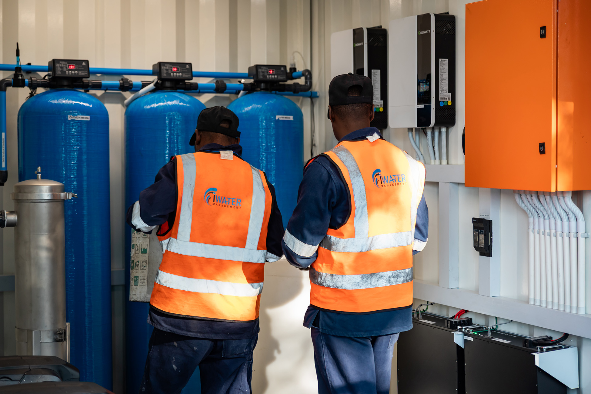 Team with container inverters